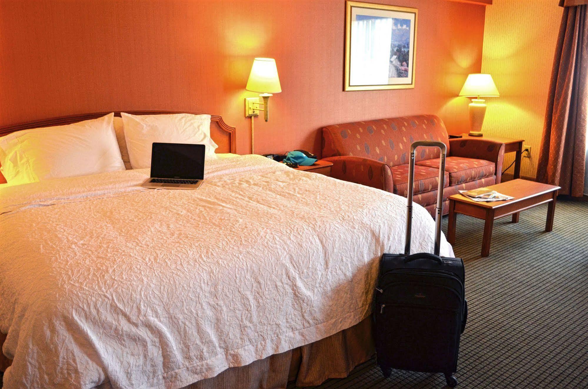 Hampton Inn By Hilton Harrisburg West Меканиксберг Экстерьер фото
