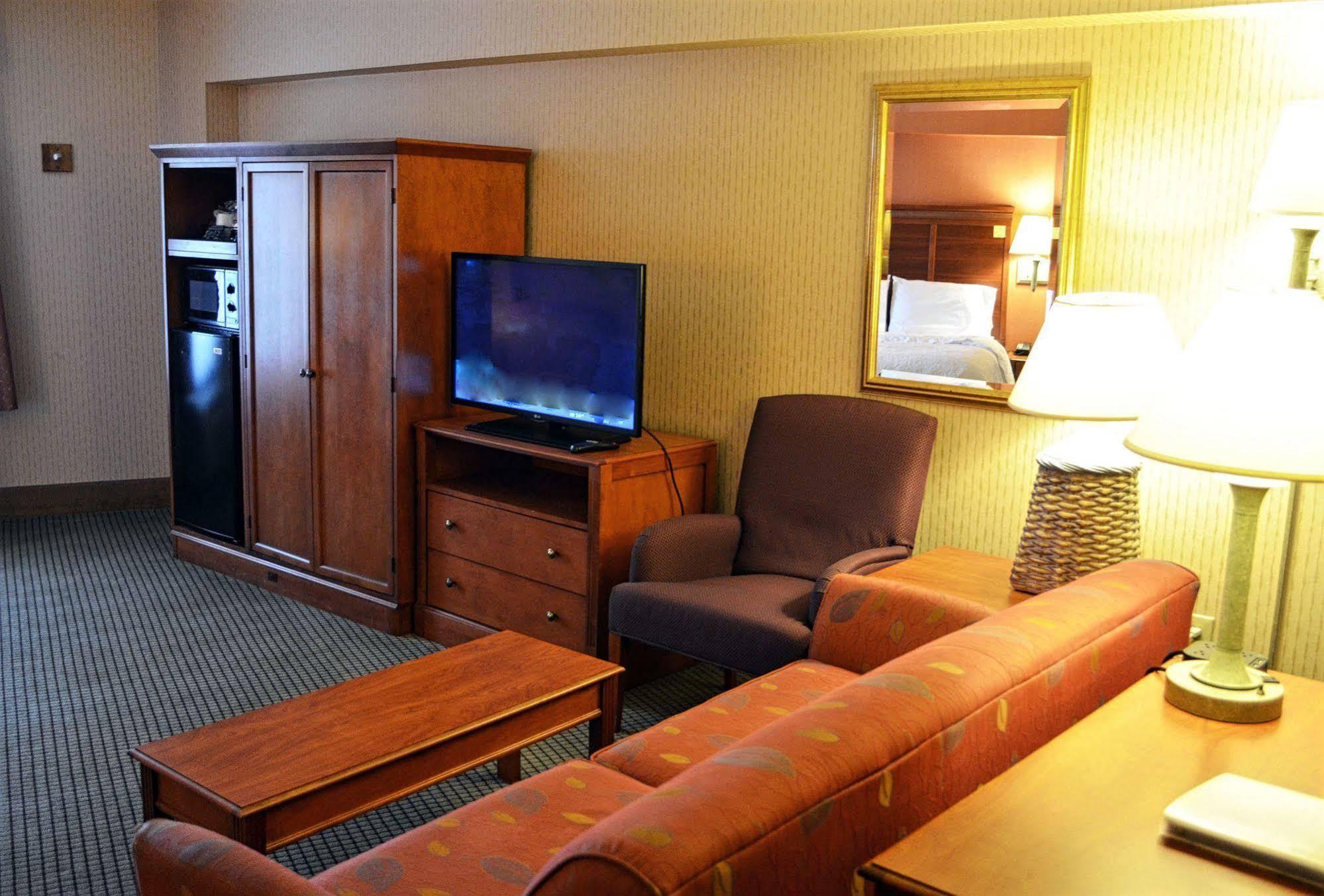 Hampton Inn By Hilton Harrisburg West Меканиксберг Экстерьер фото