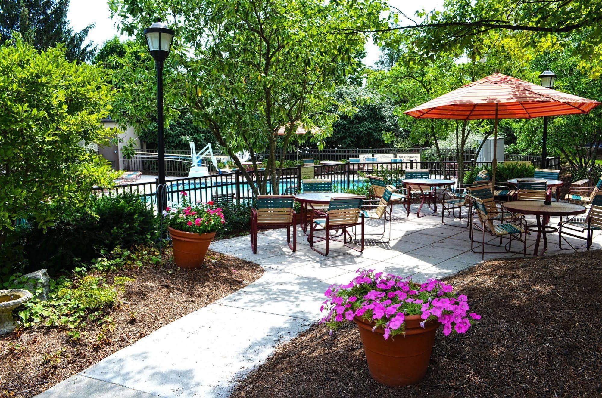 Hampton Inn By Hilton Harrisburg West Меканиксберг Экстерьер фото