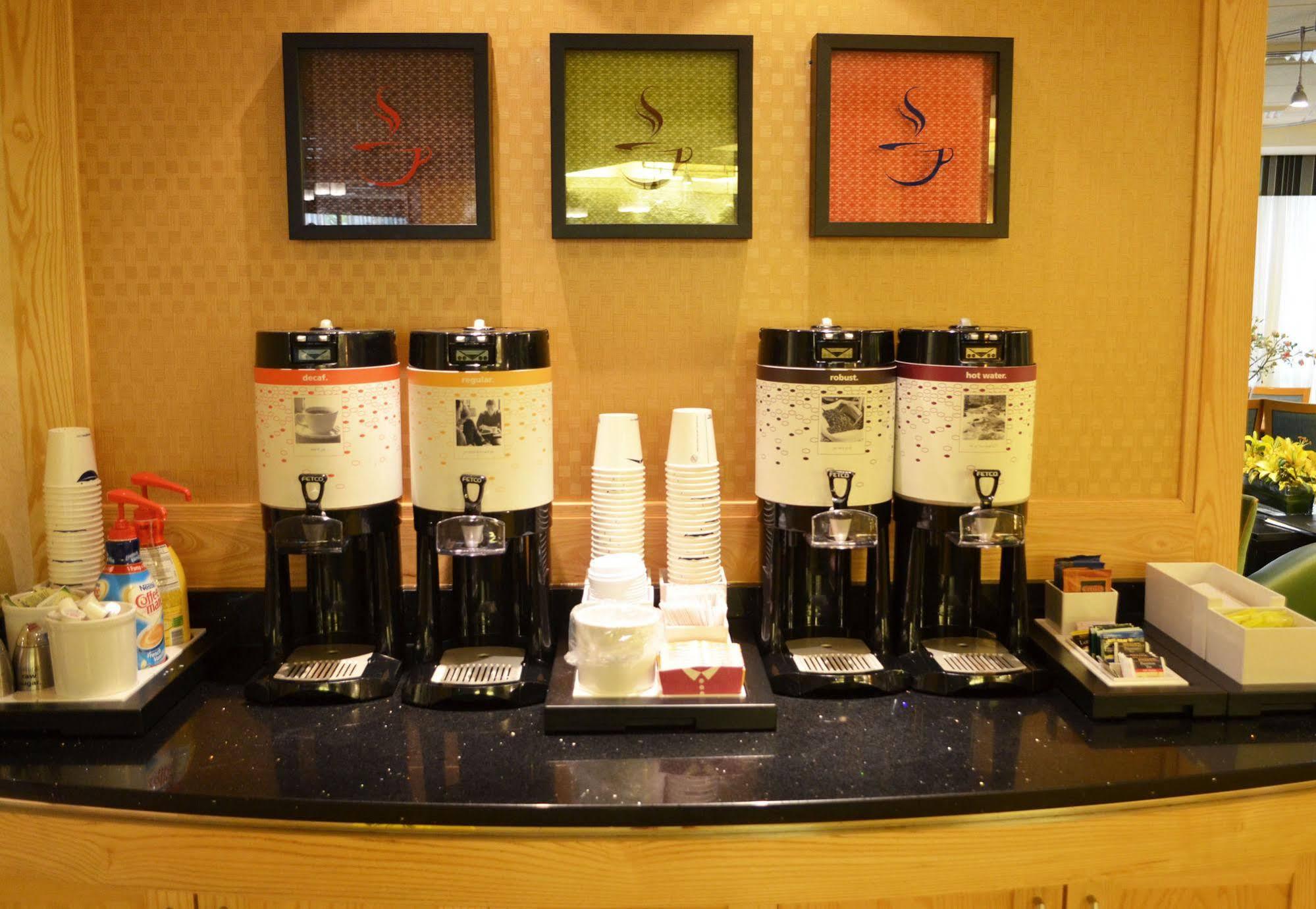 Hampton Inn By Hilton Harrisburg West Меканиксберг Экстерьер фото