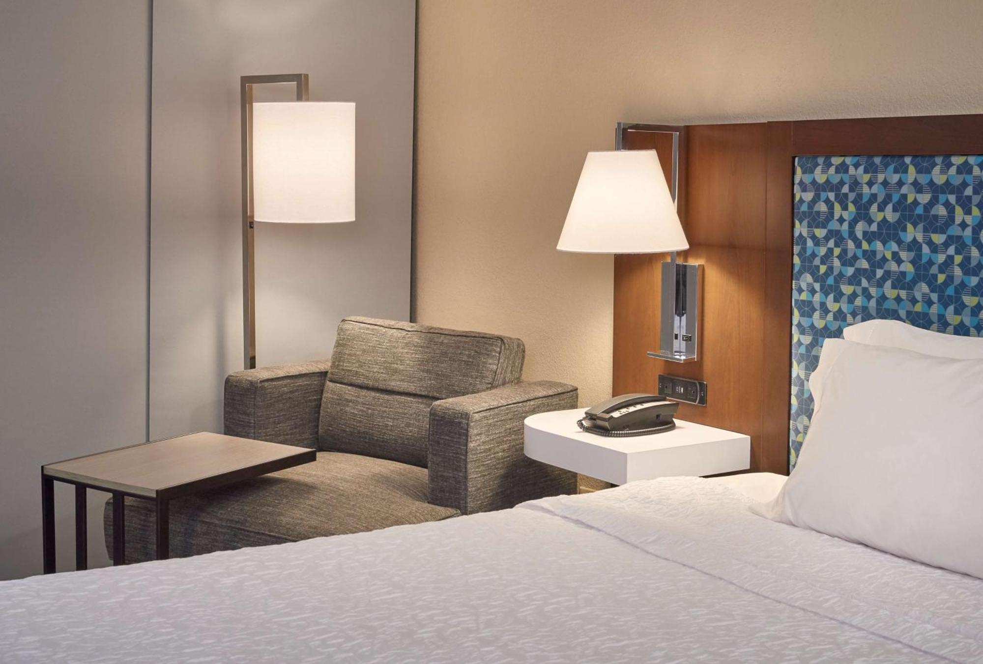 Hampton Inn By Hilton Harrisburg West Меканиксберг Экстерьер фото