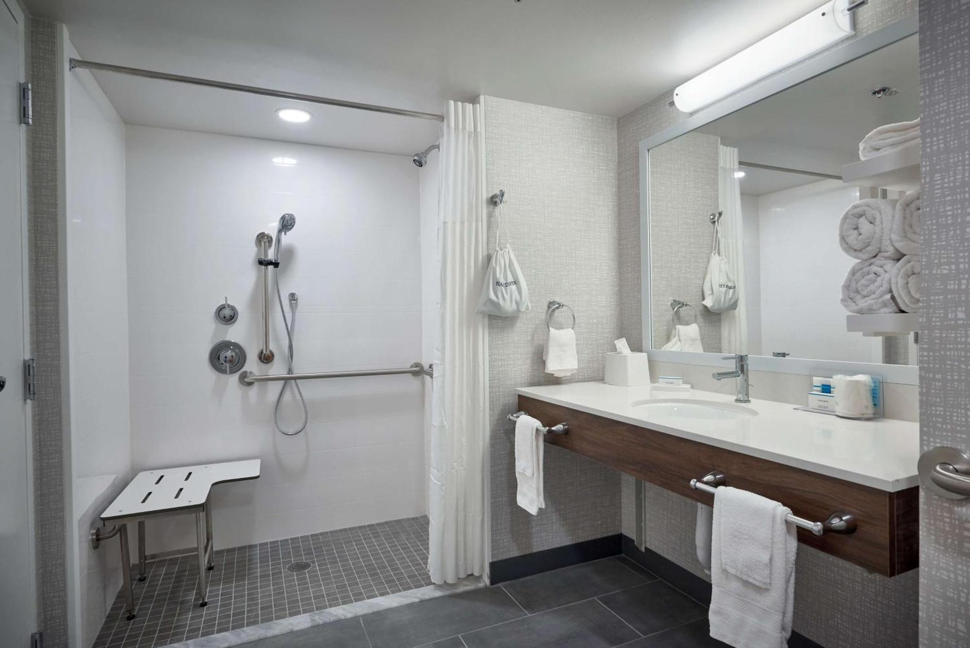 Hampton Inn By Hilton Harrisburg West Меканиксберг Экстерьер фото