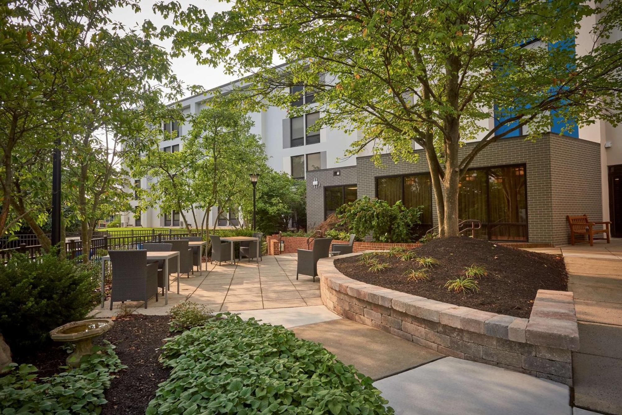 Hampton Inn By Hilton Harrisburg West Меканиксберг Экстерьер фото